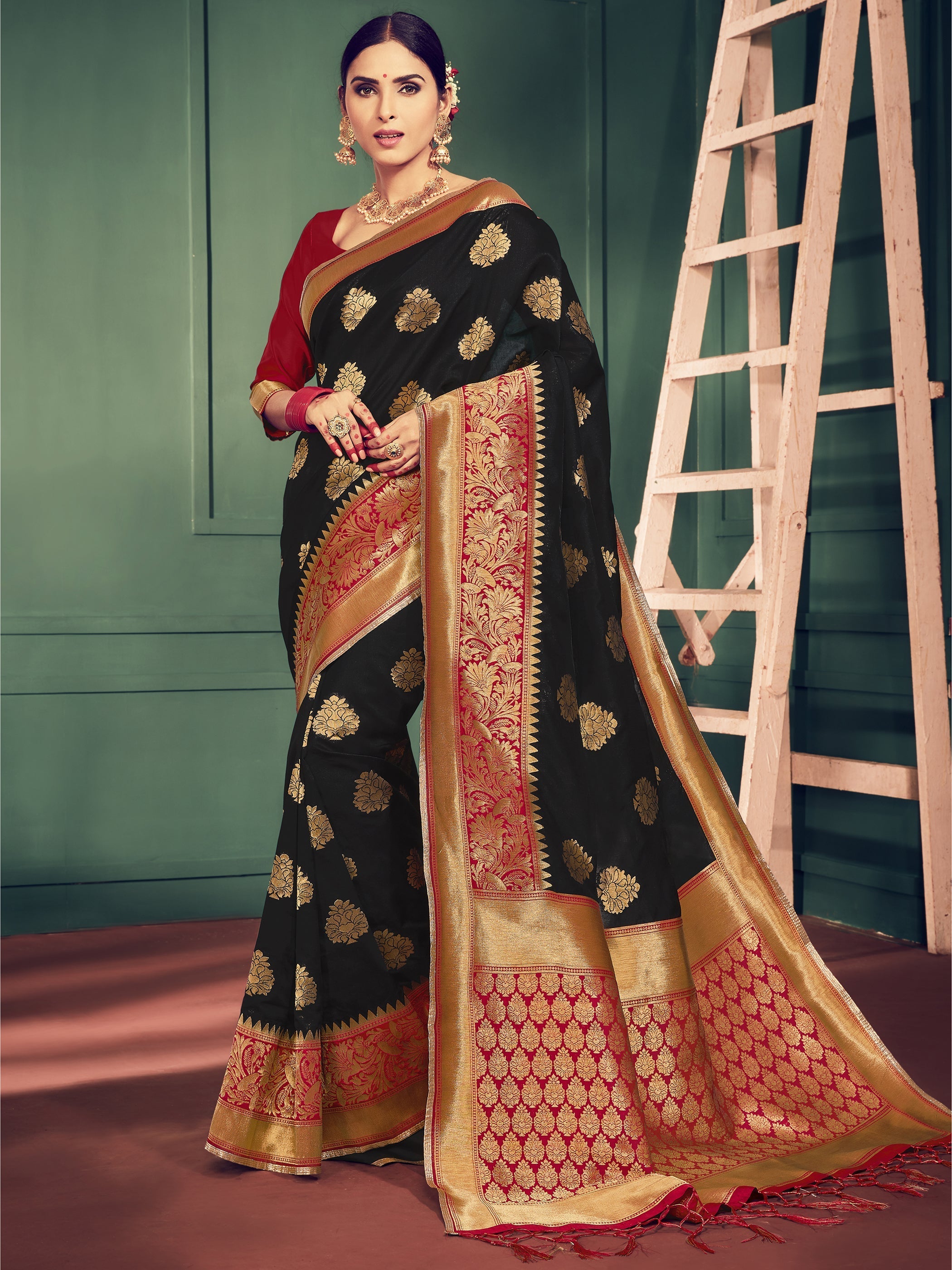 Chic Black Banarasi Art Silk Woven Saree