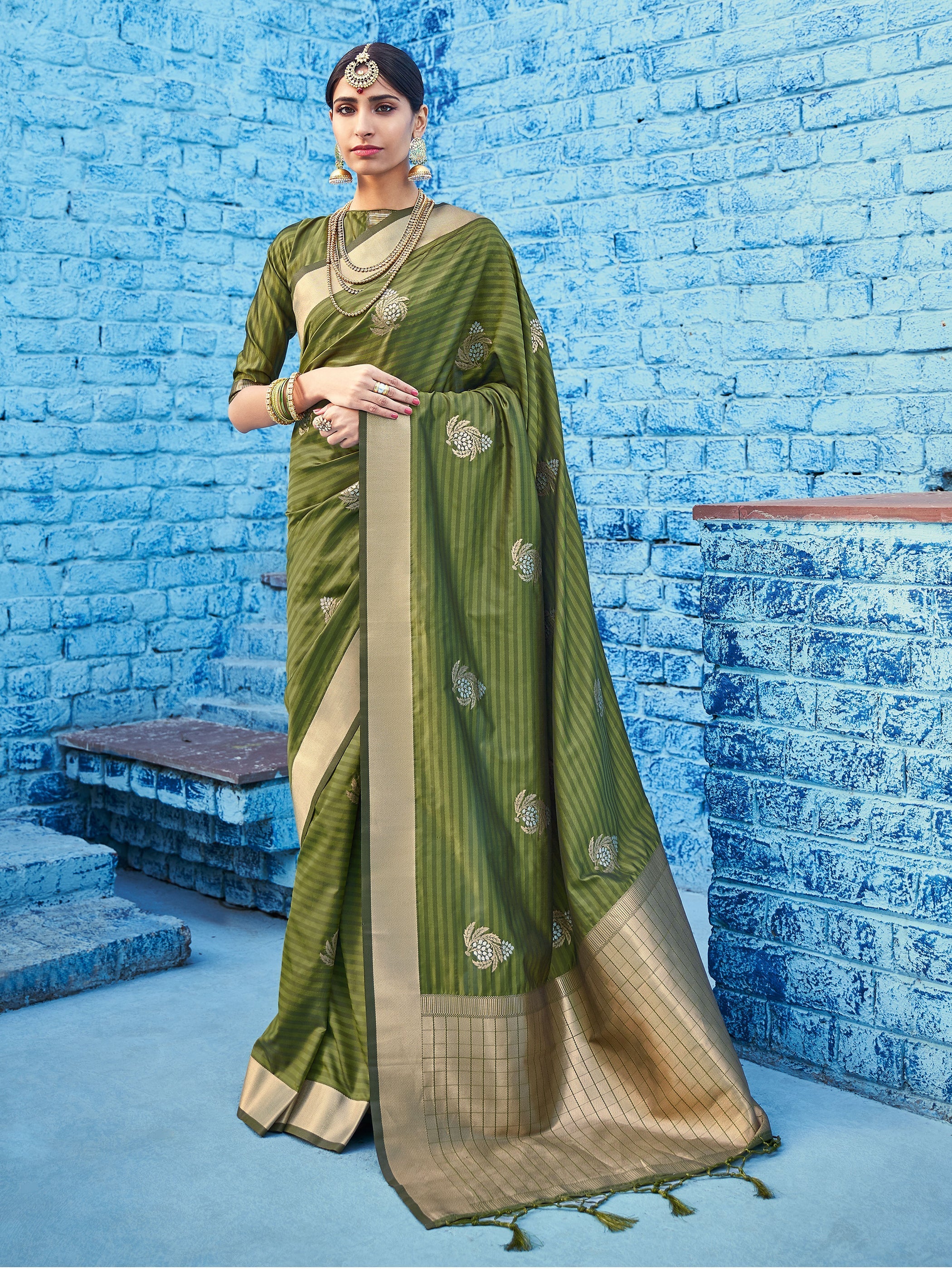 Chic Green Cotton Silk Woven Saree 